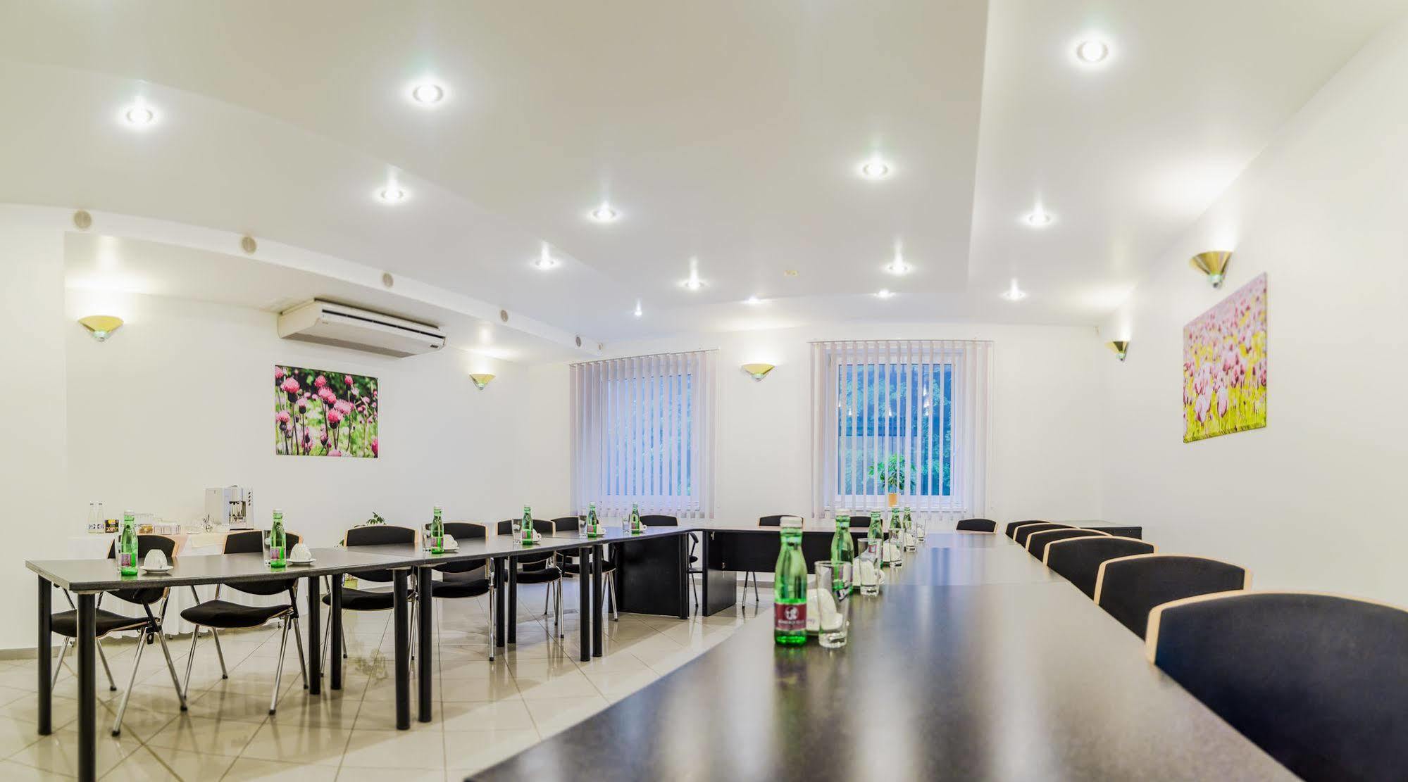 Hotel West Bratislava Extérieur photo